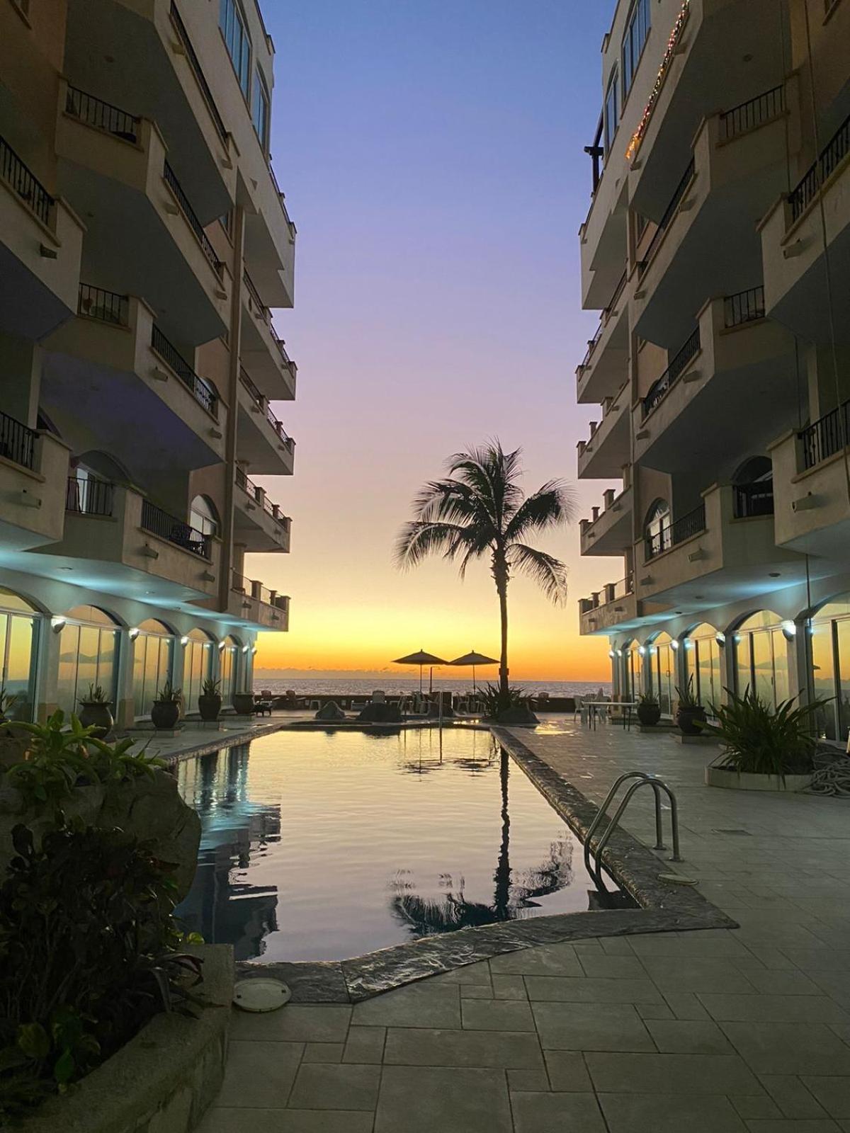Ocean Front- Marina View- Tiara Sands Resort, Sleeps 4 Apartamento Mazatlán